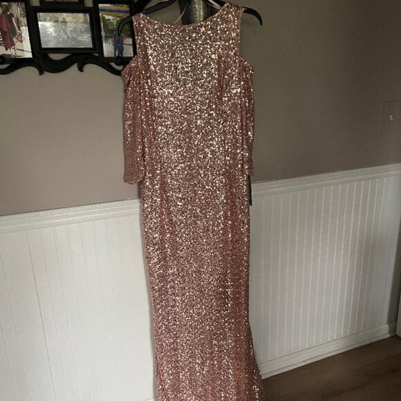 Rose Gold Sequin Formal Dress/Gown NWT Size 6 - Picture 1 of 9